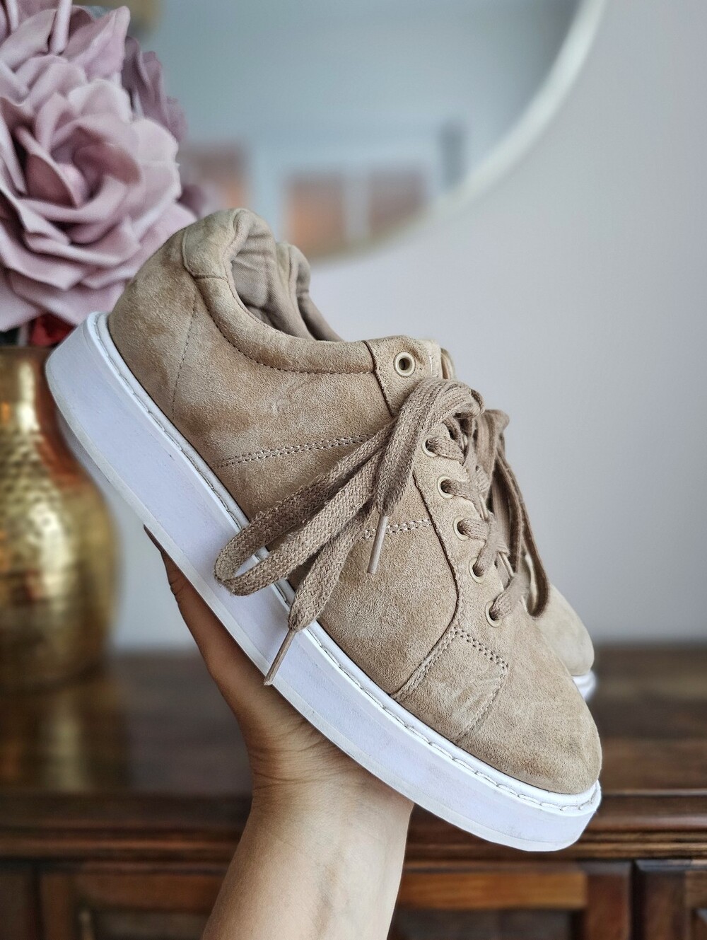 Lauren Ralph Lauren Angeline 4 Sheep Suede Sneakers Tan Beige Women’s Size 9